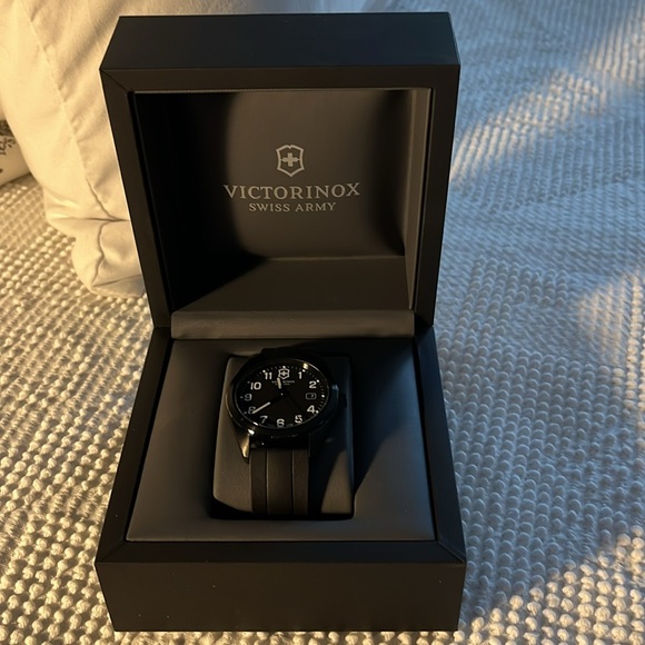 Victorinox Men’s watch - Picture 2 of 6
